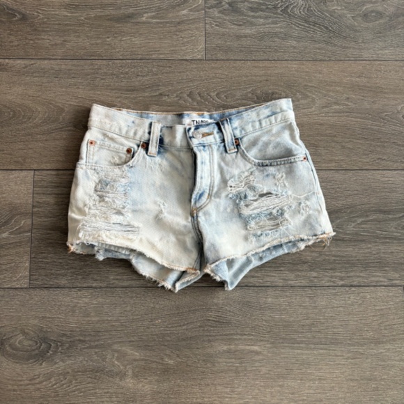 Aritzia TNA Faded Dyed Denim Shorts - Picture 2 of 10
